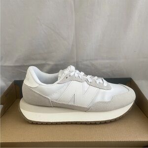 New Balance 237 Women’s sneakers off-white/ Grey / Beige Size 8 Comfort Walking